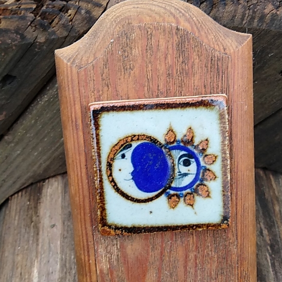 Wood and Ceramic Hanging Key Holder - Picture 2 of 3